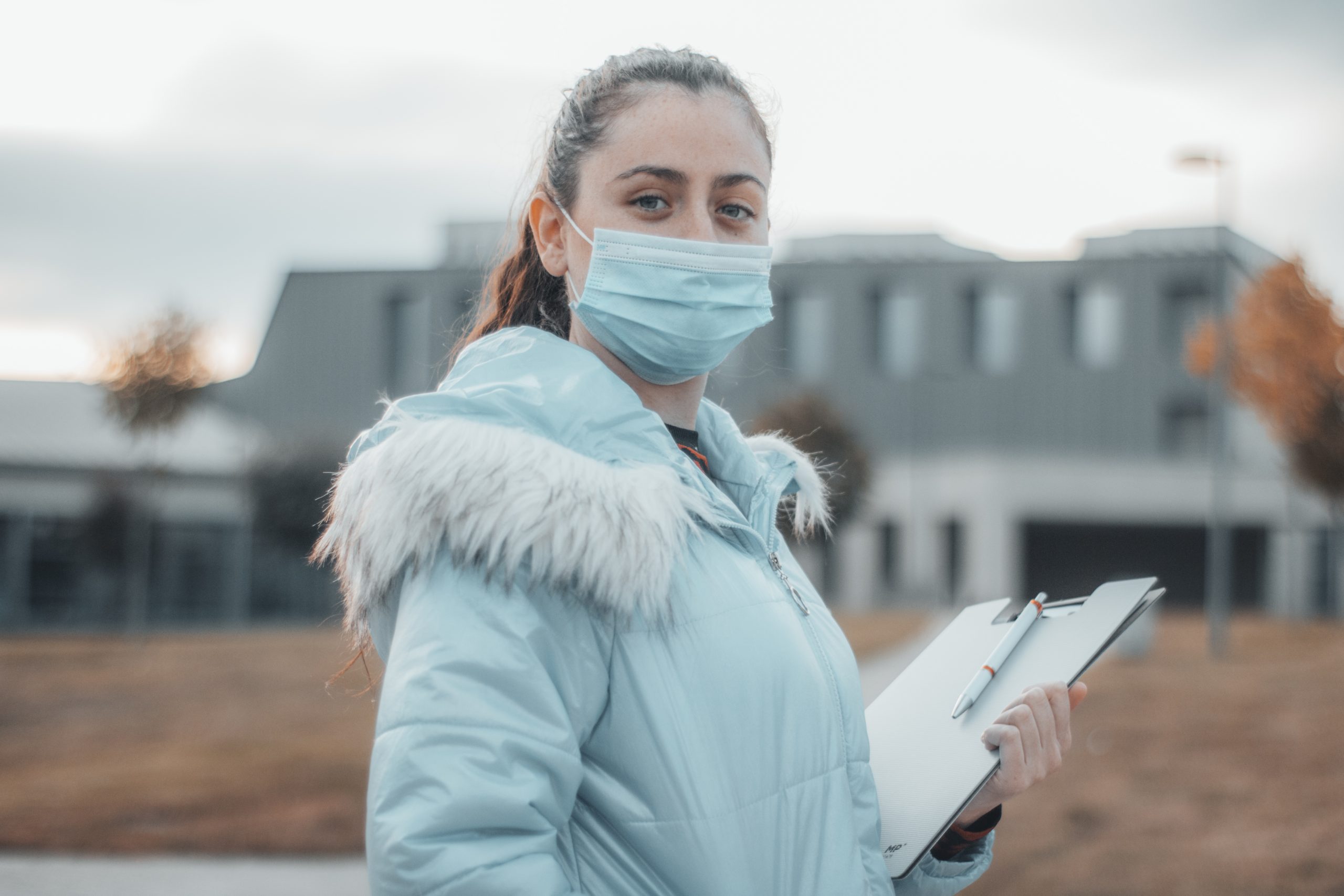 froid, infirmiere, aide soignante, aide à la personne, aidante, hopital, personne âgée