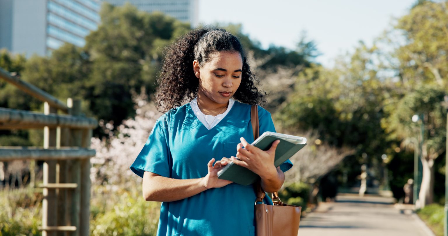 umeg, formation, formations, médico social, sanitaire et social, aes, advf, iepe, rcsad, deaes, petite enfance, soin, infirmière, aide-soignante, soigner, patient, ménage, femme de ménage, nounou, aide à domicile, hôpital, garde d'enfants, ehpad, aide aux familles, personnes âgées, soigner, alternance, créteil, courbevoie, saint denis